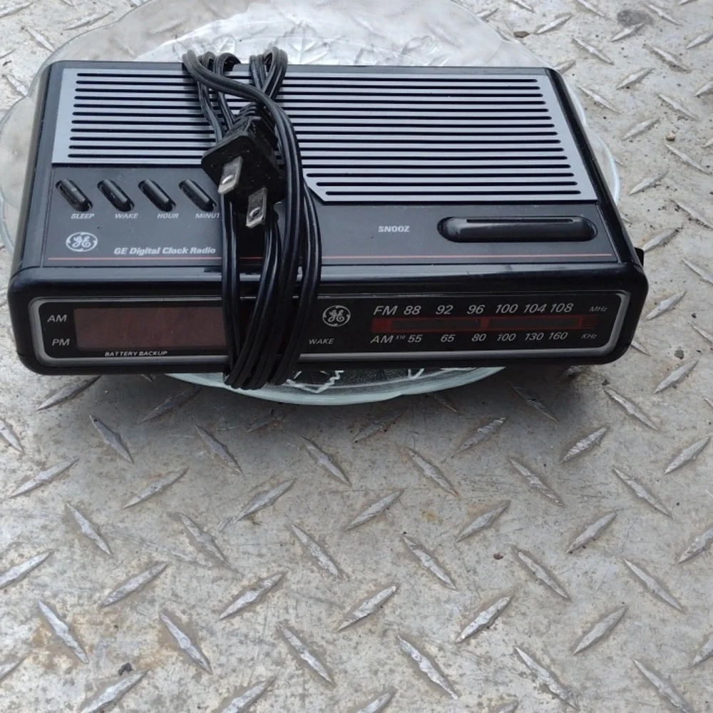 New GE Digital Clock Radio